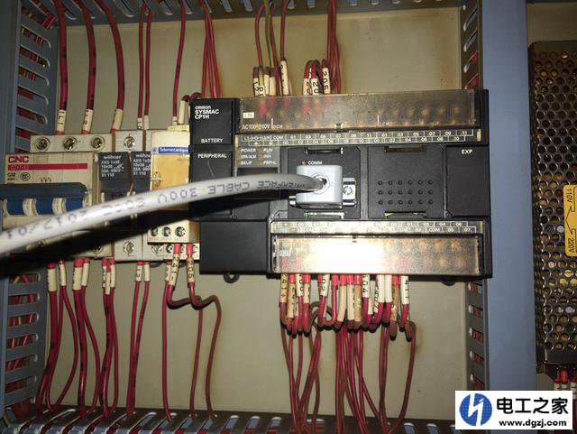 西门子S7-1200的PLC来控制电磁阀的动作